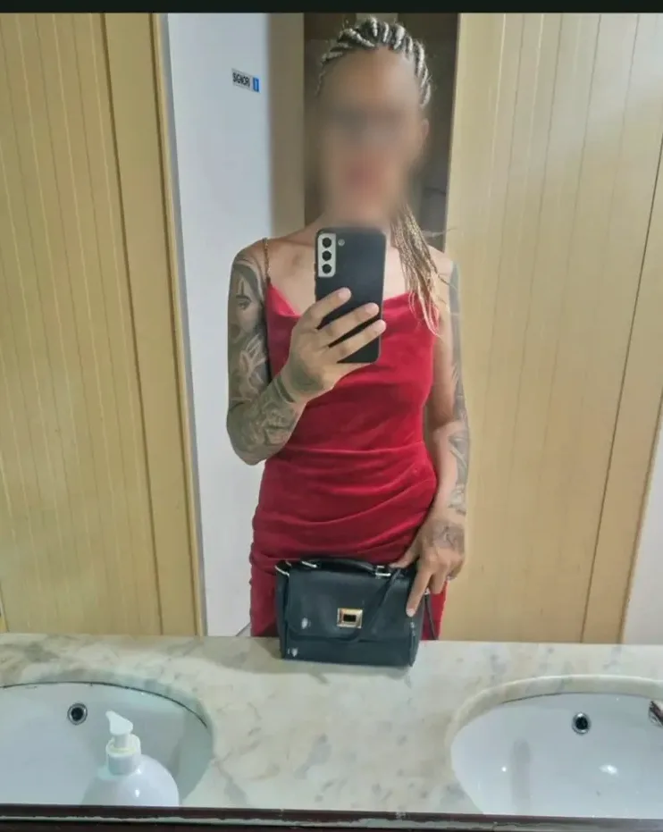 Cerys, 30