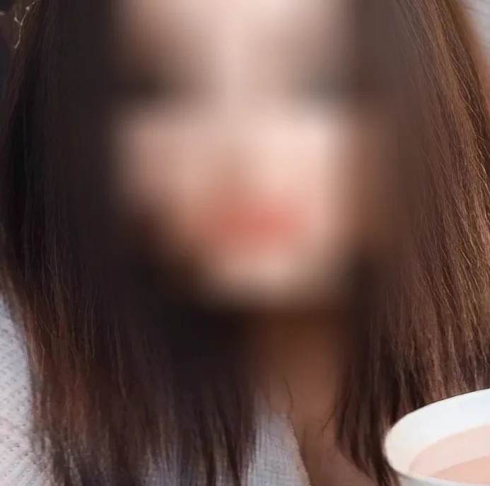 Ellie, 23