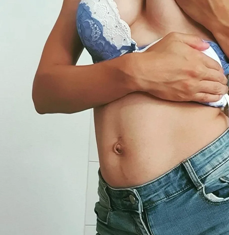 Isabelle, 28