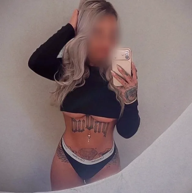 Lauren, 36