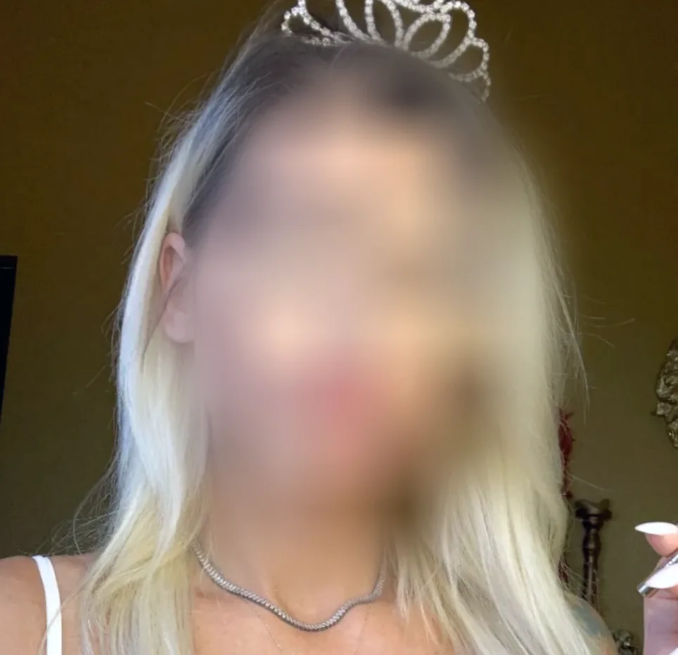 Leila, 35