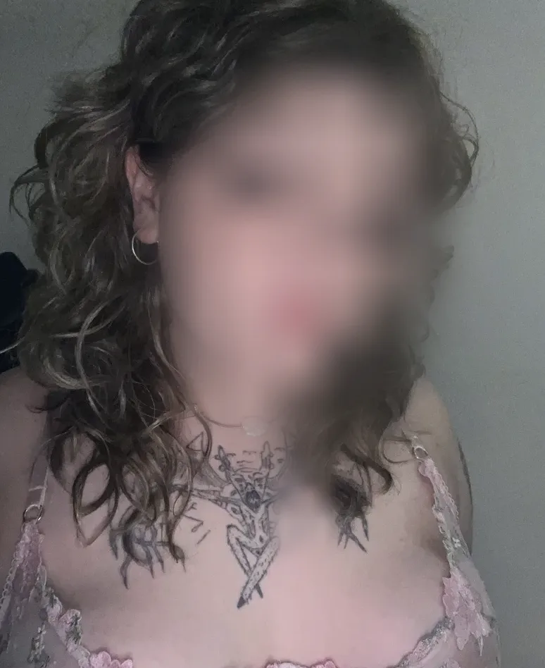 Roisin, 20