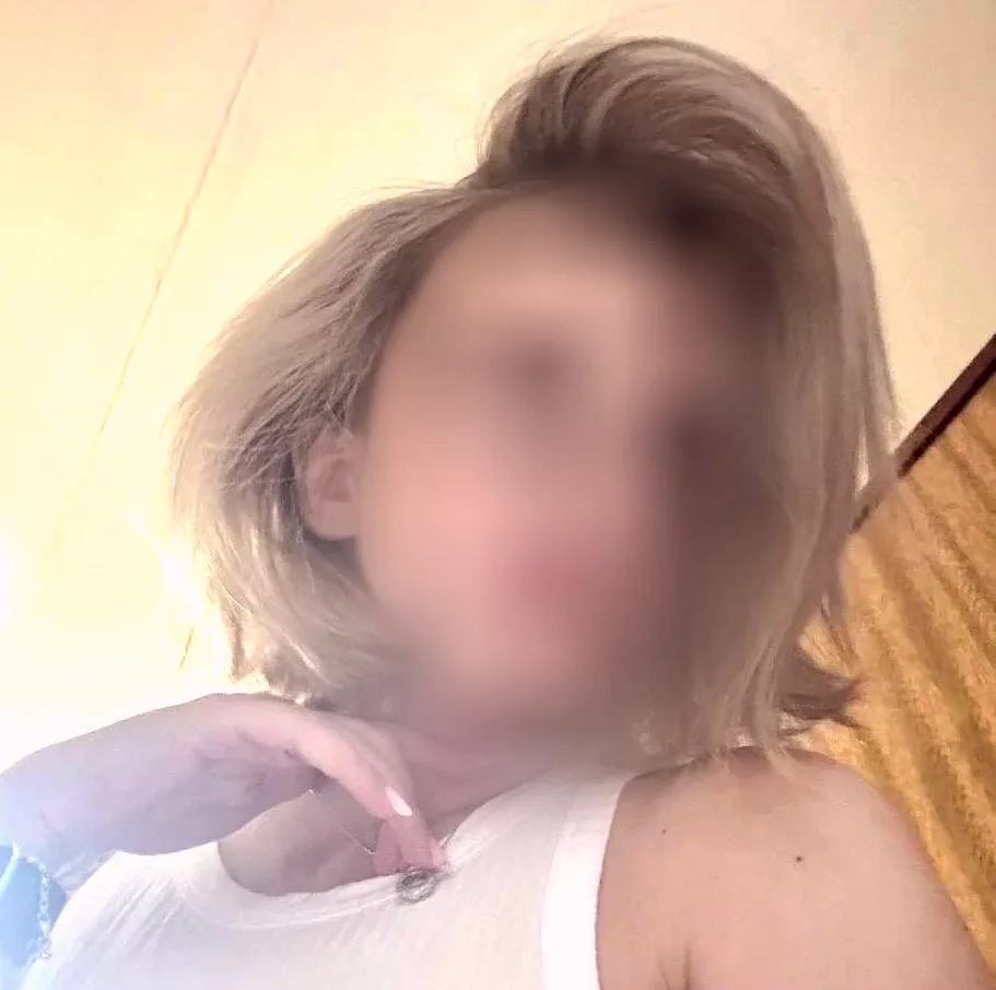 Roisin, 28